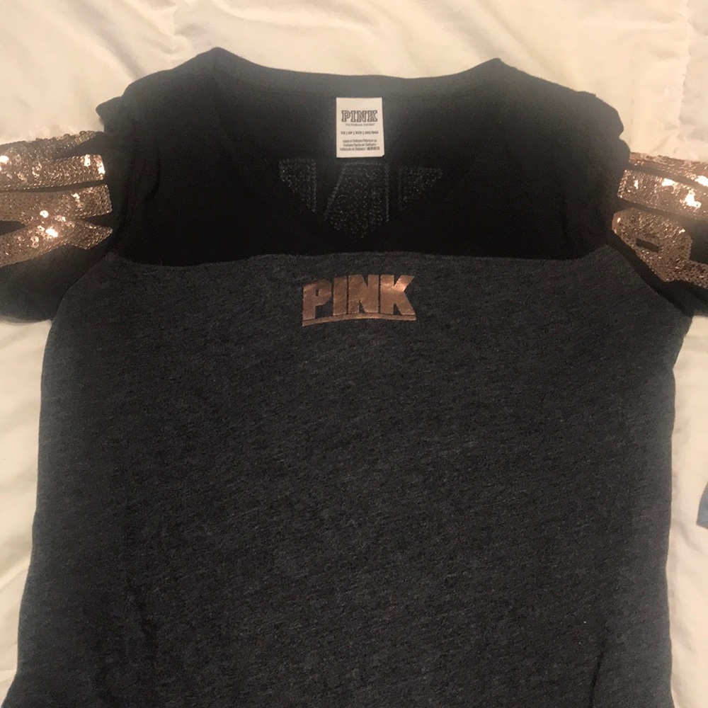 VS PINK V-NECK